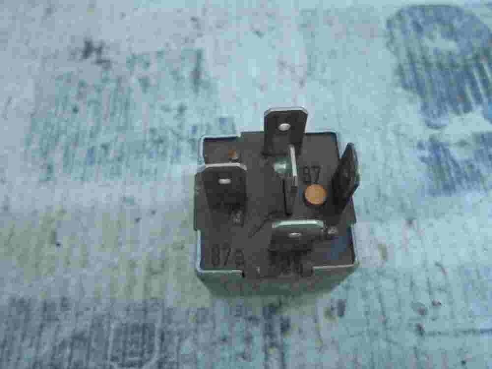 Scheinwerfer Relais Porsche 111943383B 111 943 383 B SHO 899800 89 98 00