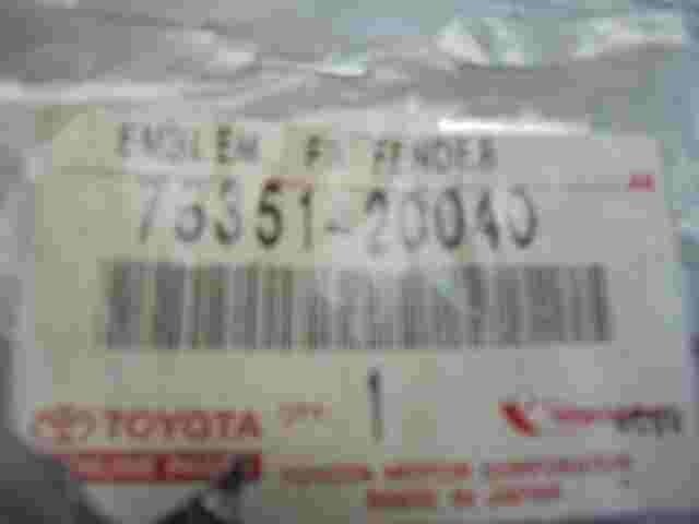 Emblem Logo Toyota Avensis D4D 7535120040 75351-20040