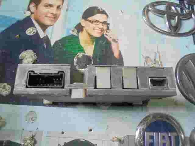 Antennenverstärker Ford Scorpio 95GP18T806AA 95GP-18T806-AA 94GP18B849A
