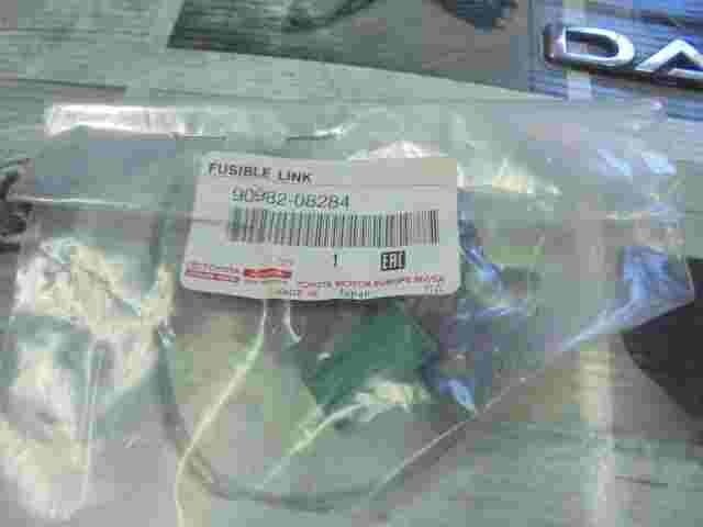 Fusible link  Toyota Lexus RX 350 LX 470 SC 400 SC 300 Avalon Corolla 9098208284