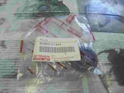Plug / Lexus LX470 SC300 SC400 Toyota 9095001444 90950-01444