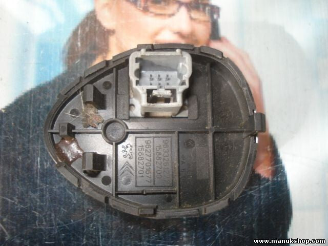 Schalter Heckklappe Öffner Citroen C5 01-04 9633261277 9627701677 15882700