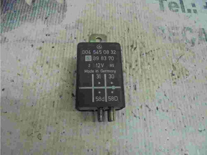 Relais Mercedes-Benz E W124 0045450832 004 545 08 32 898370 89 83 70