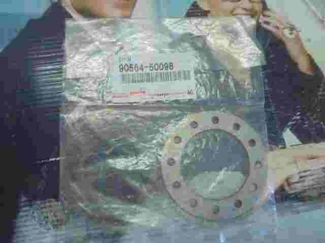 1 stuck Shim  Toyota Land Cruiser Prado 90 9056450098 90564-50098