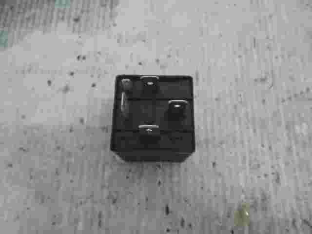 Relais VW Golf Passat 165906381 165 906 381 24.5200.00 SJR 12V Nr.30