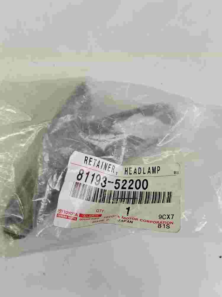 Headlight Retainer  Toyota Yaris 8119352200 81193-52200