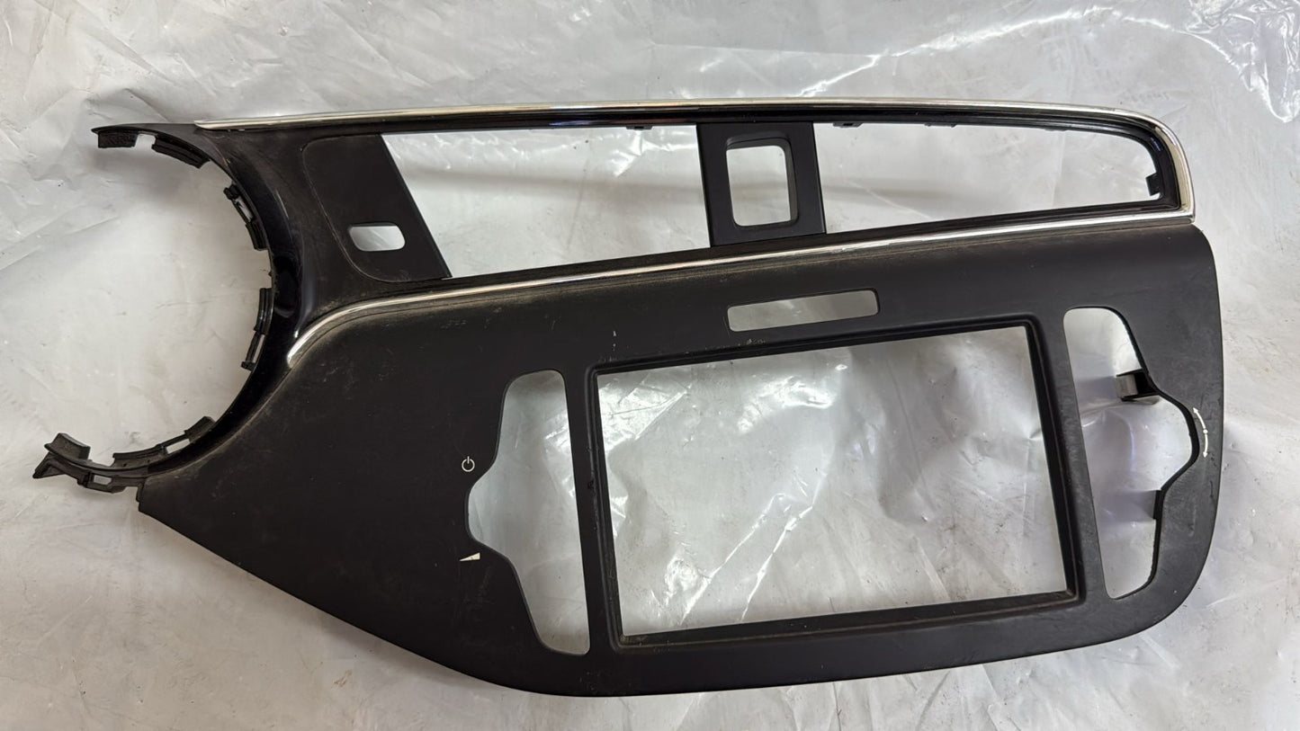 Armaturenbrett Mittelleiste Kia Ceed 2 II 84740A2360 84740-A2360 97410A2200