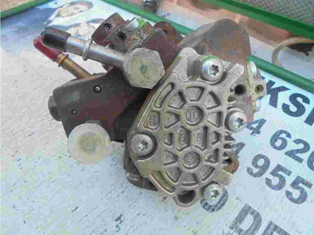 Dieselpumpe  Einspritzpumpe Scenic Megane 8200561664 8200801679 BOSCH 0445010148