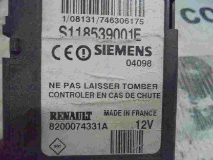 Steuergerät Kartenleser Renault Megane 8200074331A SIEMENS S118539001E