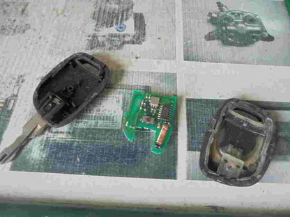 Funkfernbedienung Schlüssel Gehäuse  Renault Twingo Kangoo Clio TRW 01075700