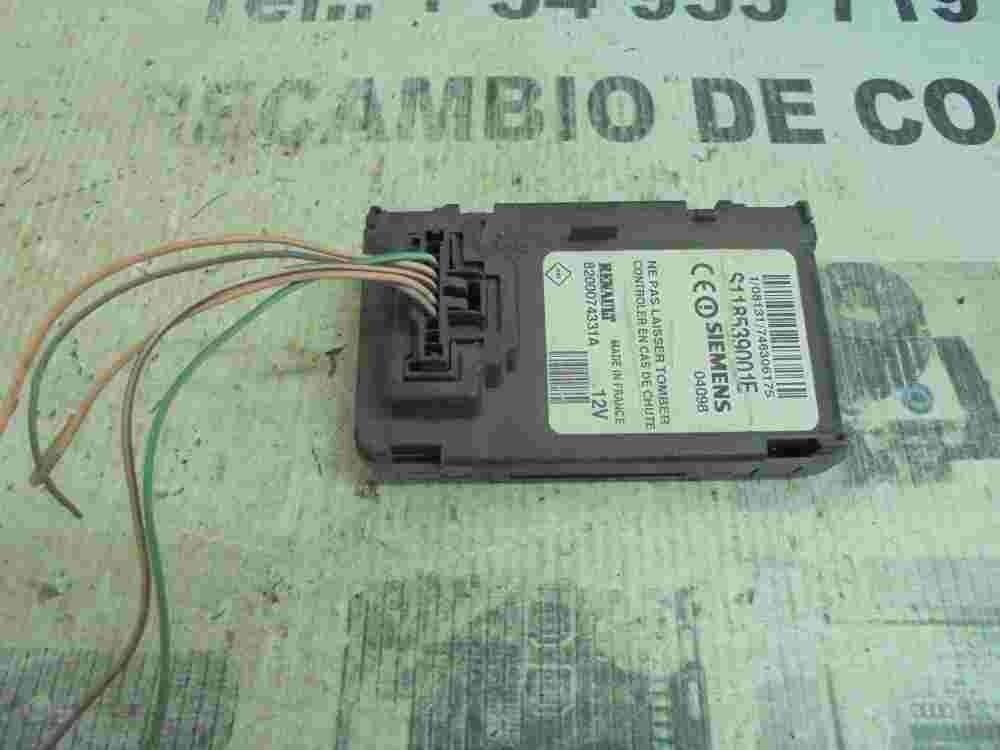 Steuergerät Kartenleser Renault Megane 8200074331A SIEMENS S118539001E