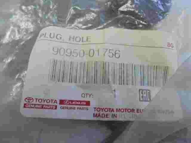 Hole Plug  Toyota RAV 4 Starlet 9095001756 90950-01756