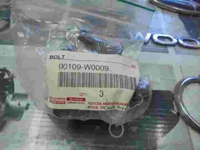 1 stuck Bolt / Toyota Aygo 90109W0009 90109-W0009