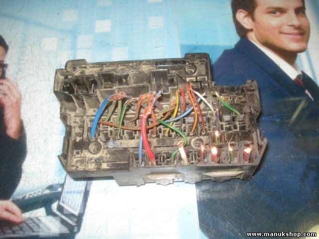 Sicherungskasten Nissan Terrano Ford Maverick YB2 72404047 7240-4047 243110E000