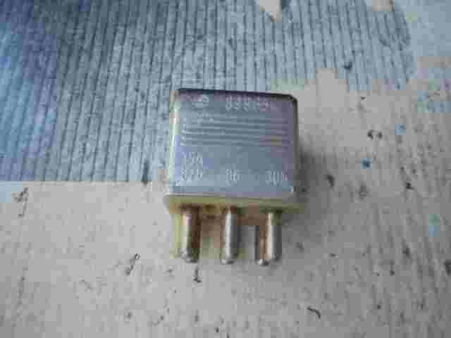 Kühlerlüfter Relais Mercedes-Benz W124 W123 W201 190 0015425319 899854 15A /30B